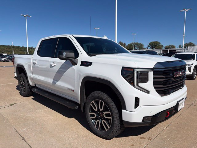 Used 2023 GMC Sierra 1500 AT4 w/ Technology Package AWD/4WD image 1