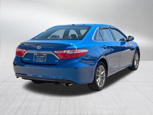 Used 2017 Toyota Camry SE w/ Moonroof Package FWD image 5