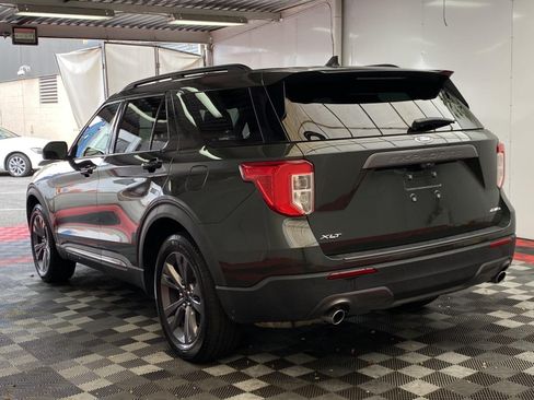 Used 2022 Ford Explorer XLT w/ Equipment Group 202A AWD/4WD image 4
