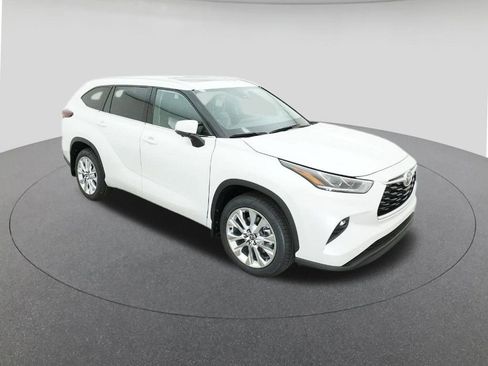 New 2026 Toyota Highlander Limited image 13