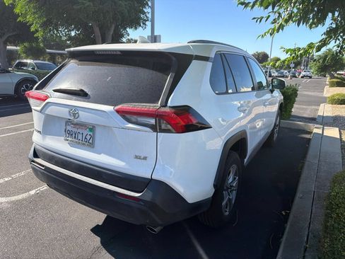 Certified 2022 Toyota RAV4 XLE FWD image 8