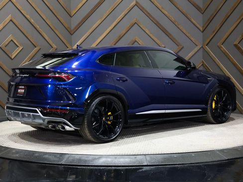 Used 2019 Lamborghini Urus image 2