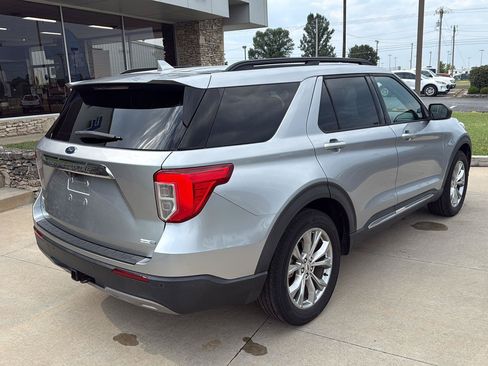 Used 2020 Ford Explorer XLT w/ Equipment Group 202A AWD/4WD image 5