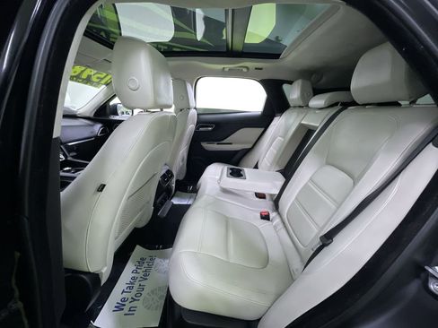 Used 2019 Jaguar F-PACE Prestige image 29
