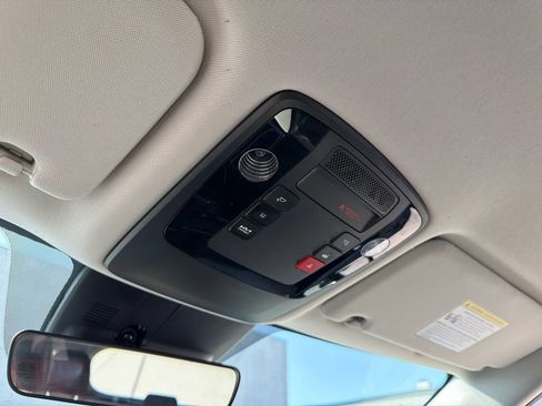 Used 2024 Kia Carnival EX FWD image 26
