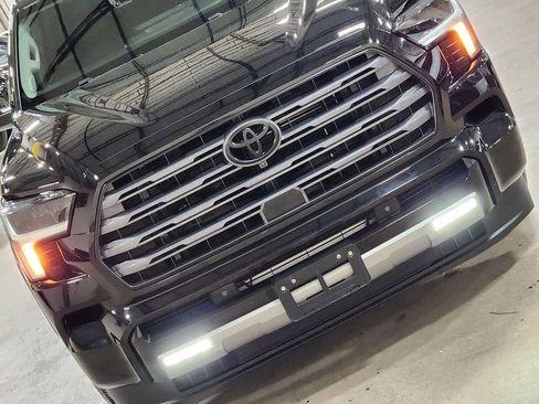 Used 2024 Toyota Sequoia Limited image 19
