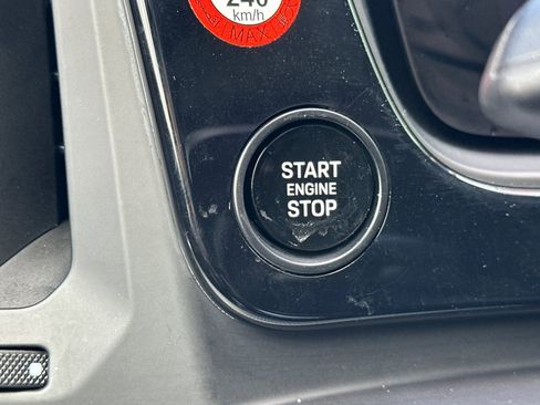 Used 2025 Porsche Cayenne image 23