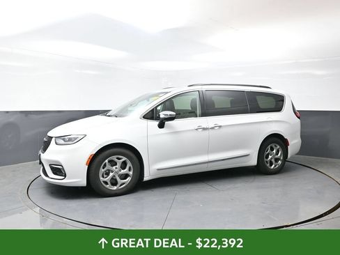 Used 2023 Chrysler Pacifica Limited FWD image 10