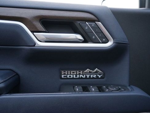 Used 2022 Chevrolet Silverado 1500 High Country w/ High Country Premium Package image 18