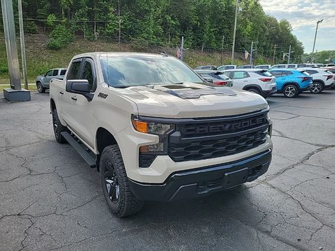 Used 2026 Chevrolet Silverado 1500 Custom Trail Boss w/ Dark Appearance Package AWD/4WD image 4