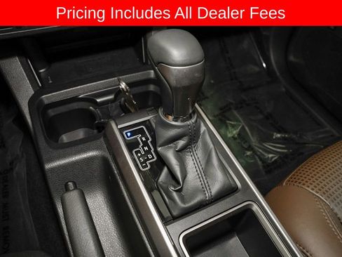 Used 2022 Toyota Tacoma Limited AWD/4WD image 16