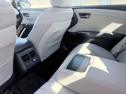 Used 2016 Toyota Avalon Limited image 10