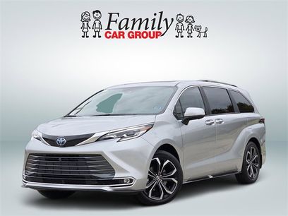 Used 2025 Toyota Sienna Platinum