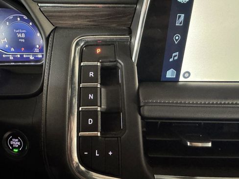 Used 2024 Chevrolet Suburban LT image 15