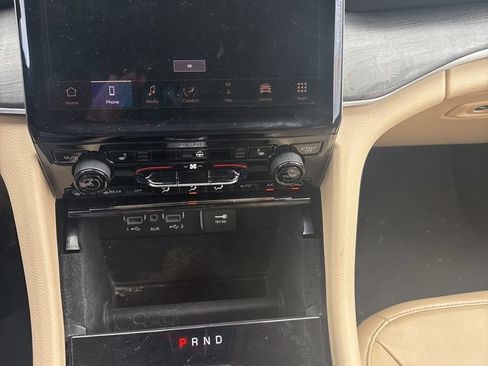 Used 2022 Jeep Grand Cherokee L Limited RWD image 11
