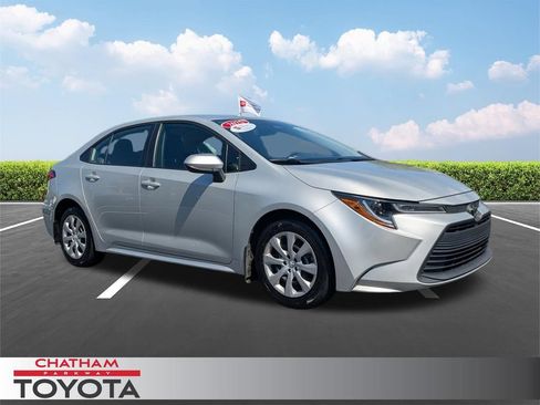 Used 2025 Toyota Corolla LE FWD image 1