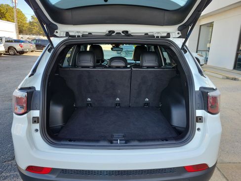 Used 2024 Jeep Compass Latitude image 8