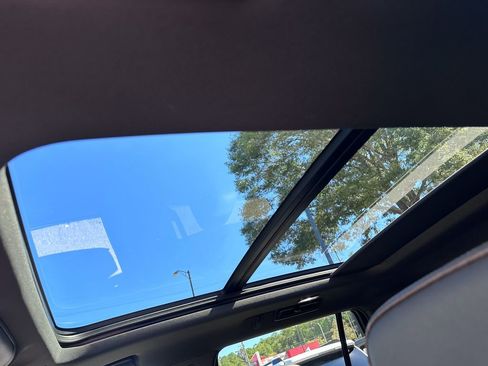 Used 2022 Chevrolet Tahoe High Country image 11