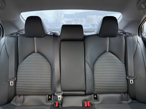Used 2020 Toyota Camry SE image 32