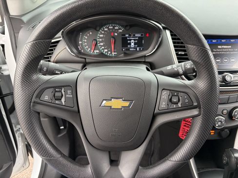 Certified 2022 Chevrolet Trax LS w/ Tint and Cruise Package FWD image 24