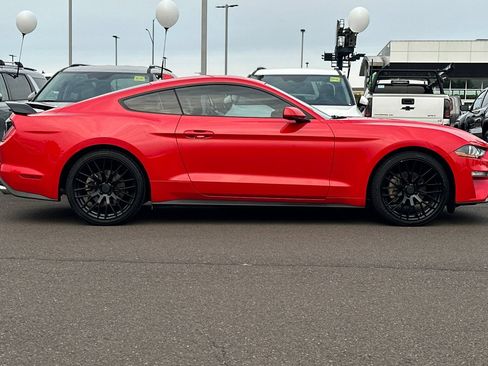 Used 2020 Ford Mustang Coupe RWD image 3