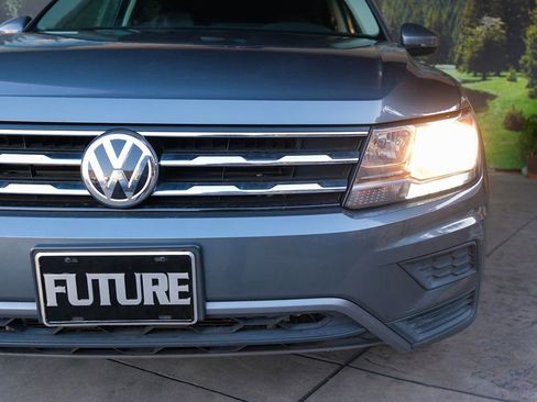 Used 2018 Volkswagen Tiguan SE image 38