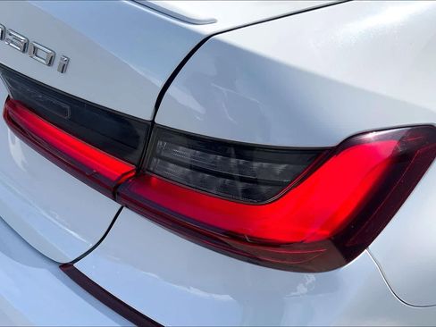 Used 2022 BMW 330i Sedan w/ M Sport Package RWD image 32