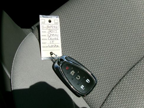 Used 2017 Chevrolet Cruze LT w/ Convenience Package image 19