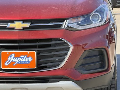 Used 2021 Chevrolet Trax LT w/ LT Convenience Package image 9