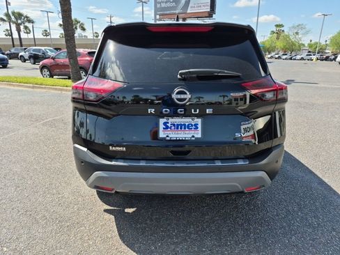 Used 2023 Nissan Rogue SV image 4