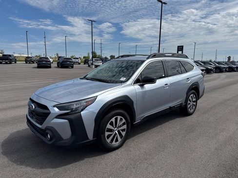 Used 2024 Subaru Outback Premium AWD/4WD image 3