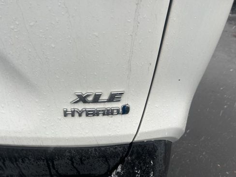 Used 2021 Toyota RAV4 XLE w/ Convenience Package image 14