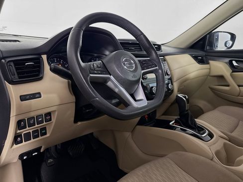 Used 2017 Nissan Rogue SV w/ SV Premium Package image 22