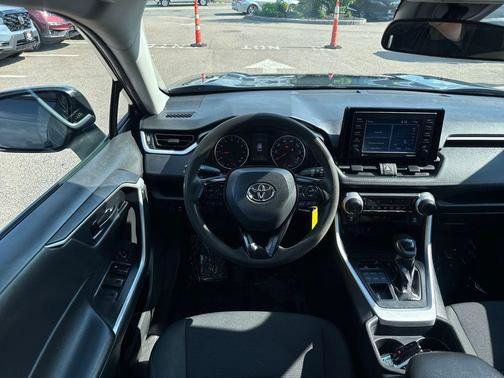 Used 2021 Toyota RAV4 LE w/ Carpet Mat Package (TMS) AWD/4WD image 12