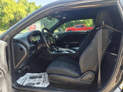 Used 2016 Dodge Challenger SXT RWD image 10
