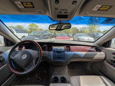 Used 2003 Lincoln Town Car Signature RWD image 32