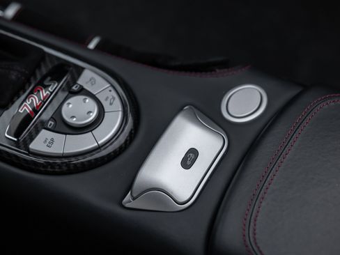 Used 2009 Mercedes-Benz SLR image 31