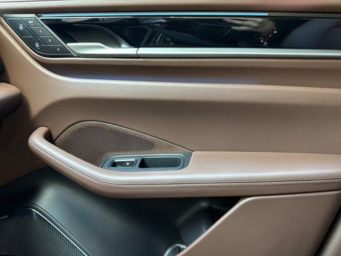 Certified 2025 Porsche Macan 4S Electric AWD/4WD image 20