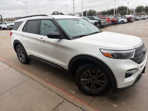 Used 2022 Ford Explorer XLT w/ Equipment Group 202A image 2