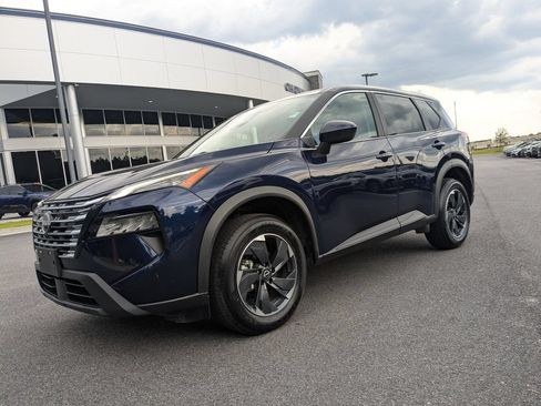 Used 2024 Nissan Rogue SV AWD/4WD image 8