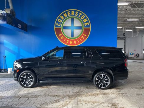 Used 2023 Chevrolet Suburban RST w/ Luxury Package image 17