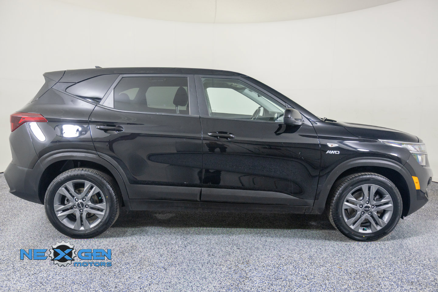 Used 2023 Kia Seltos LX AWD/4WD image 9