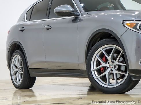 Used 2018 Alfa Romeo Stelvio AWD image 4