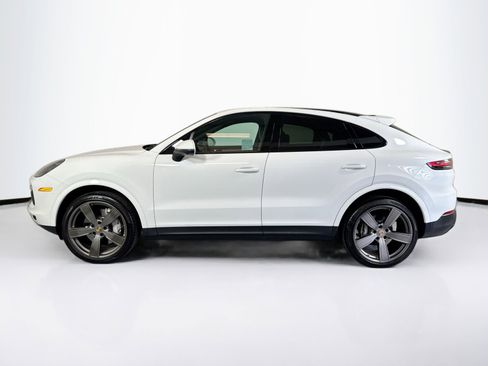 Used 2022 Porsche Cayenne Platinum Edition image 2