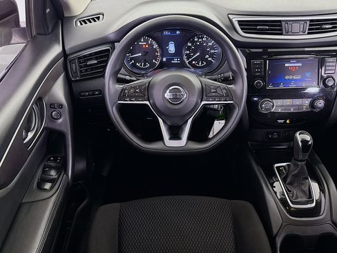 Used 2019 Nissan Rogue Sport S image 16