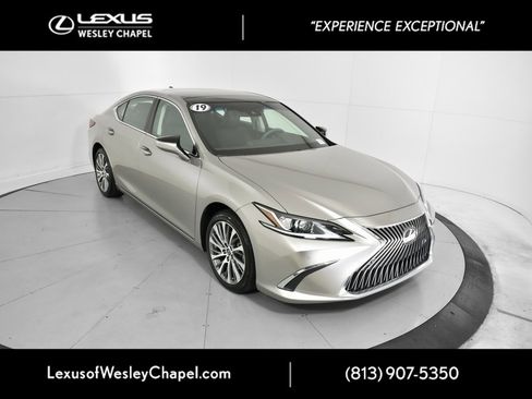 Used 2019 Lexus ES 350 Luxury image 2