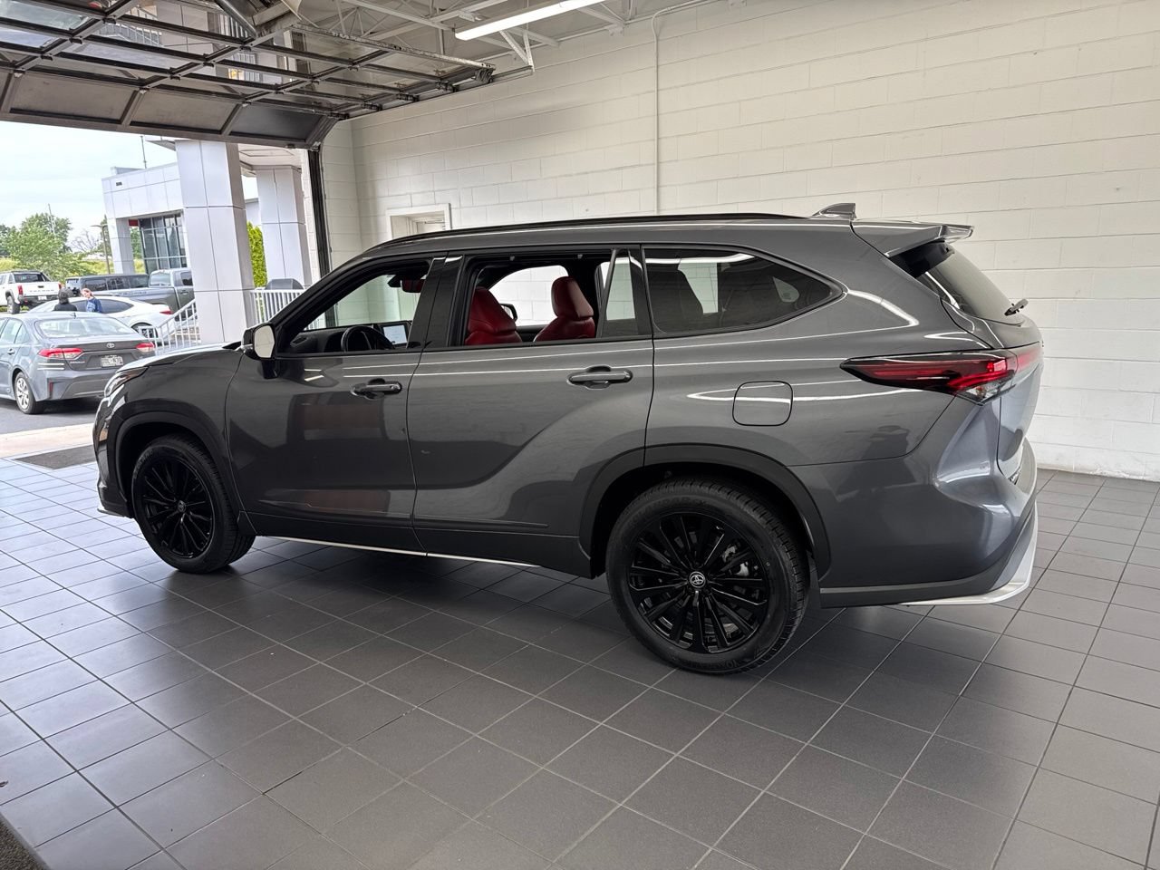 Used 2025 Toyota Highlander XSE AWD/4WD image 5