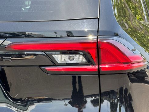 Used 2025 Toyota Grand Highlander AWD Hybrid image 48