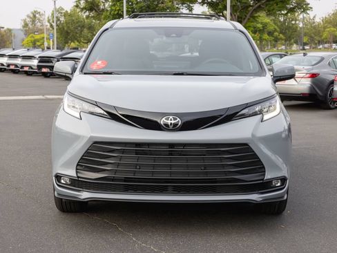 New 2026 Toyota Sienna XLE Woodland Edition AWD/4WD image 2