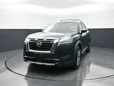 Used 2023 Nissan Pathfinder SL AWD/4WD image 4